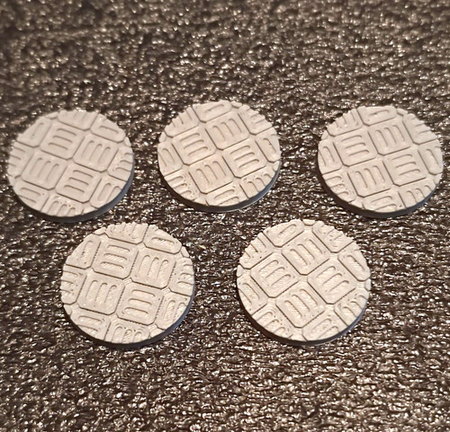 25mm unpainted round - 5, x