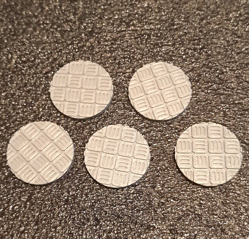 32mm unpainted round - x,